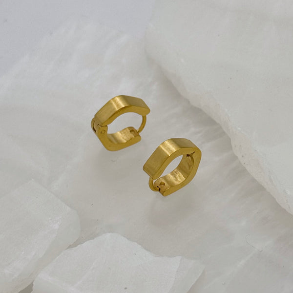 GOLD WAVY HOOP MINI earrings