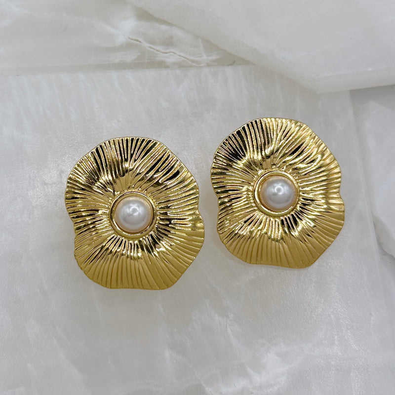 GOLDEN FLOWER PEARL earring