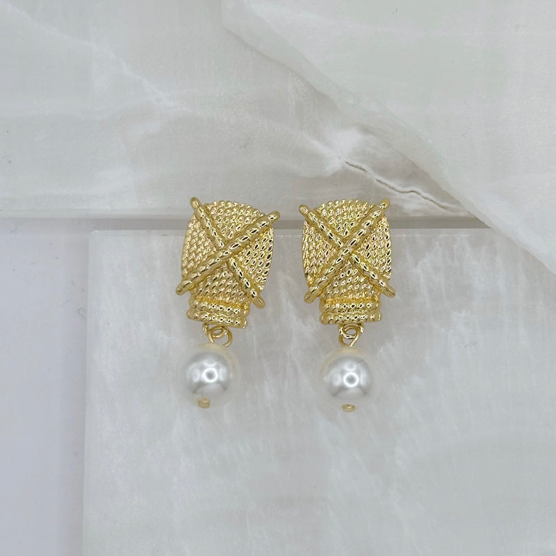 GOLD WOVEN PEARL DROP earrings