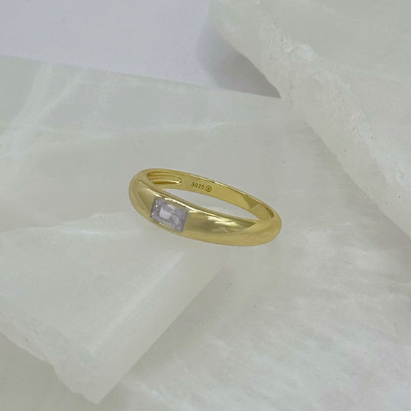 GOLD BAGUETTE TAPERED ring