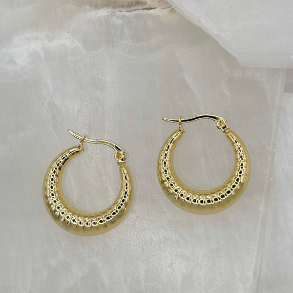 GOLD TAPERED RIDGES HOOP earrings