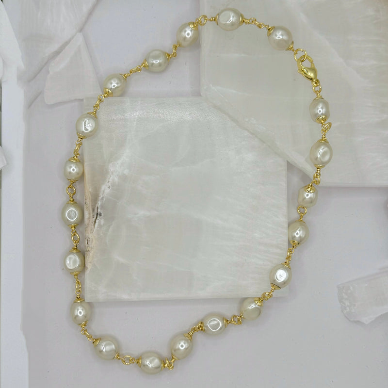 GOLDEN LARGE PEARL necklace