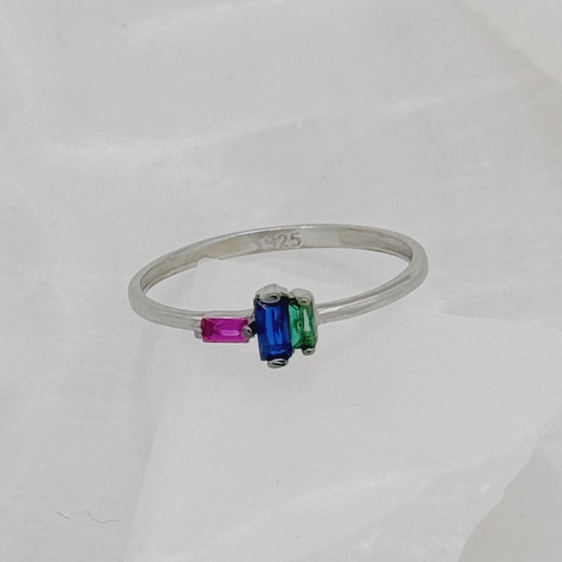 THREE STONE COLOR ring