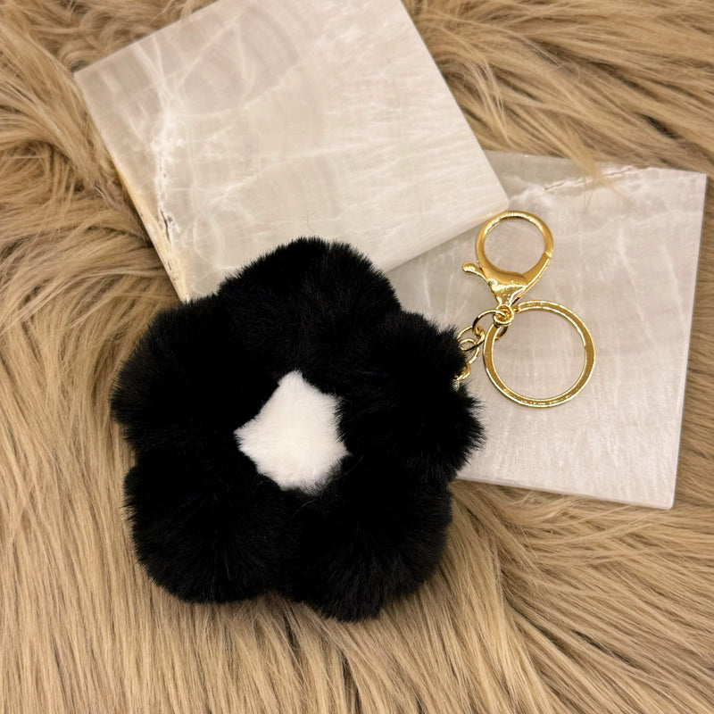 BLACK FLOWER POMPOM keychain