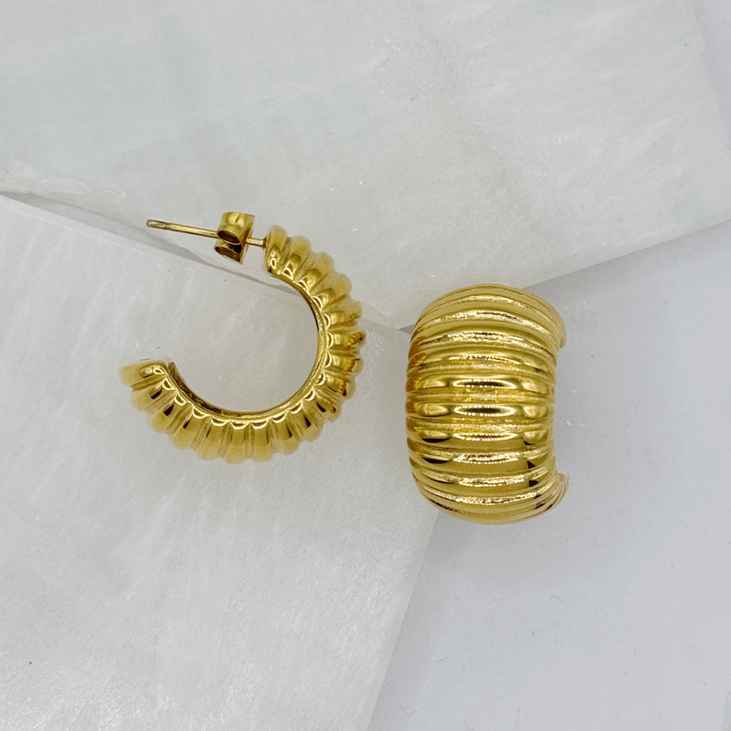 GOLD CHUNKY RIDGE HOOP earrings