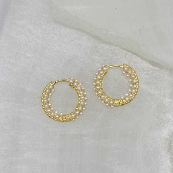 GOLD MINI PEARLS HOOP earrings