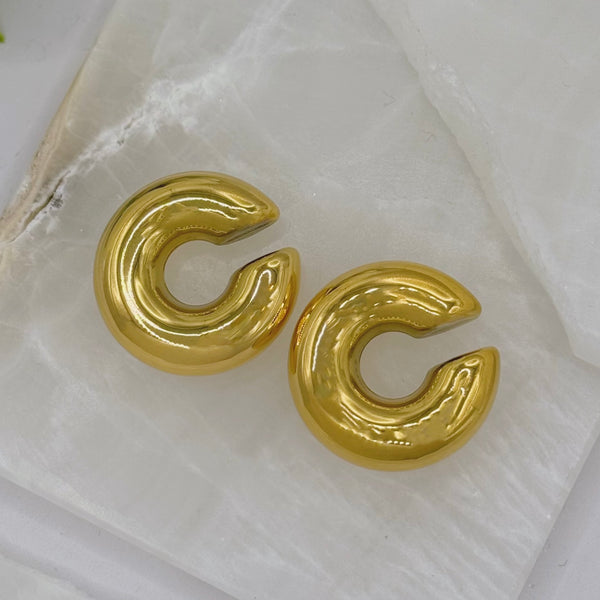 GOLD CHUNKY EAR CUFF earrings