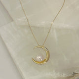 CRESCENT MOON & PEARL necklace